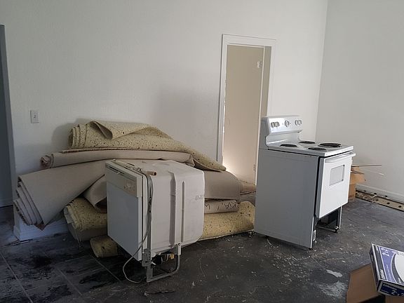 5th image of 3113 E 9th Ave
