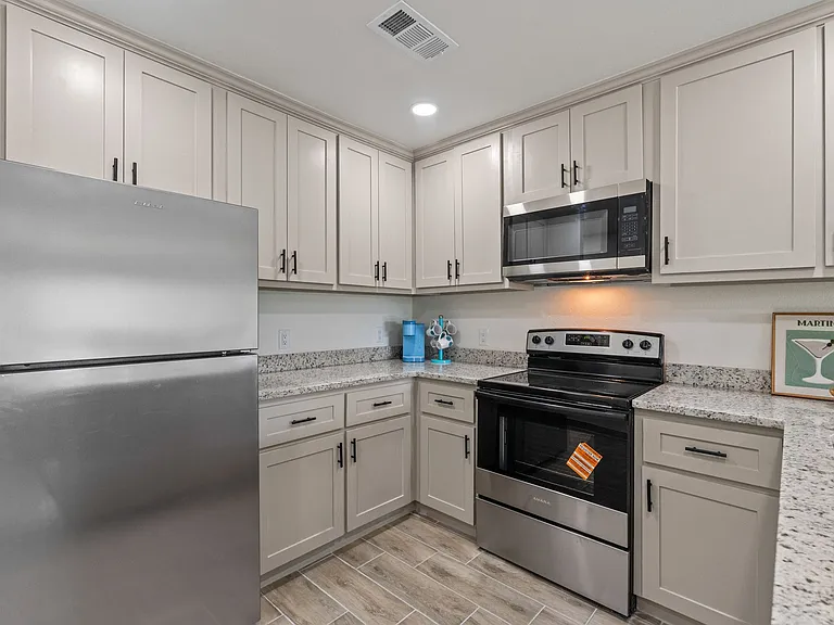 10415 A & B Preston Ct #B — Photo 4