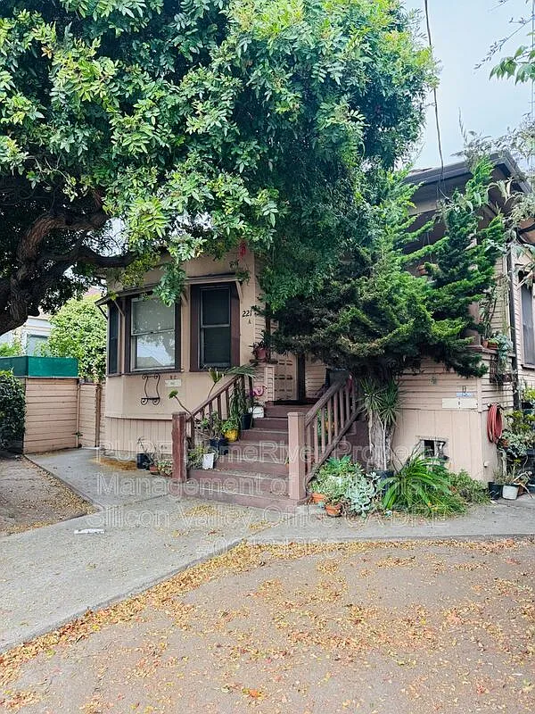 1 bed, 1.0 bath, 450 sqft, $2,395 — Photo 1