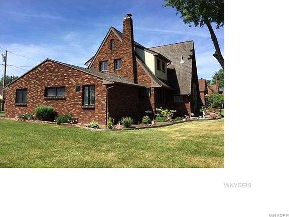 3rd image of 731 Woodland Dr