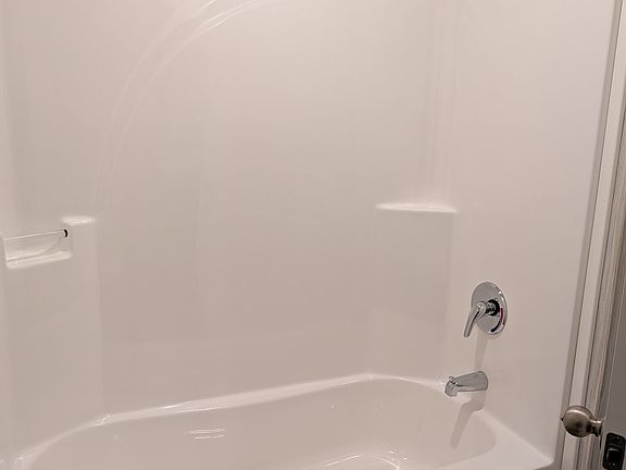 4th image of 185 Revere Dr