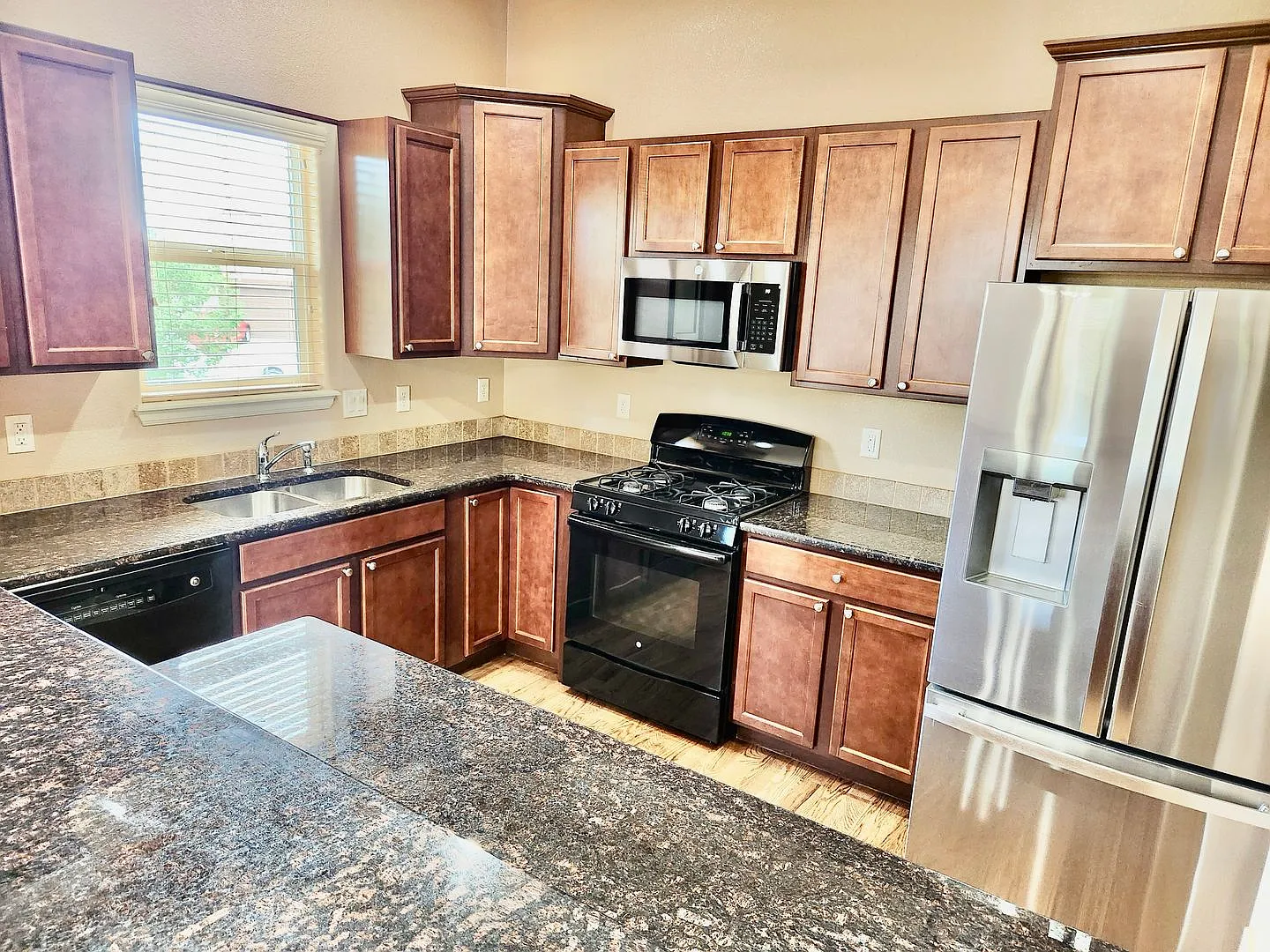 Move in ready home on Davey Crocket! — Photo 2