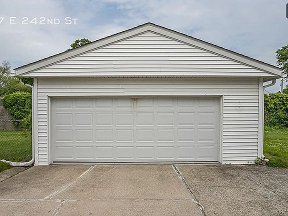 2nd image of 227 E 242nd St