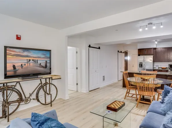 699 John Street #306, Seattle, WA 98109