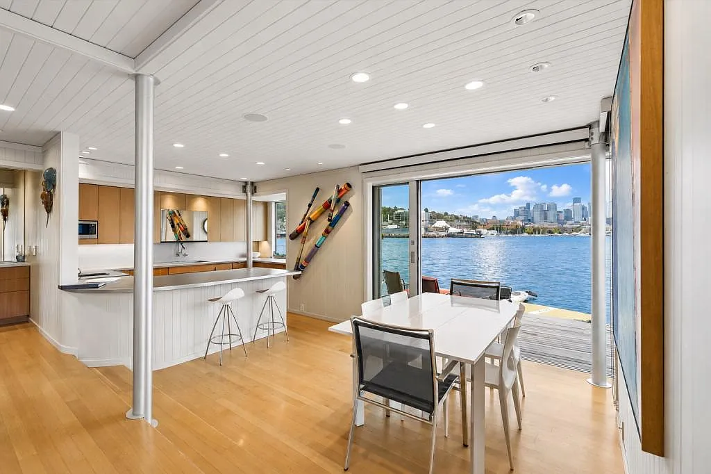 Luxury Lake Union Floating Home - 3 bedrooms — Photo 2