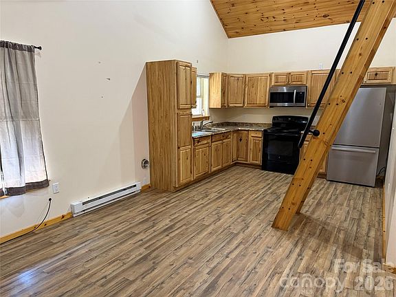 4th image of 24 Supooh Ln
