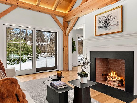 4th image of 55 Main St