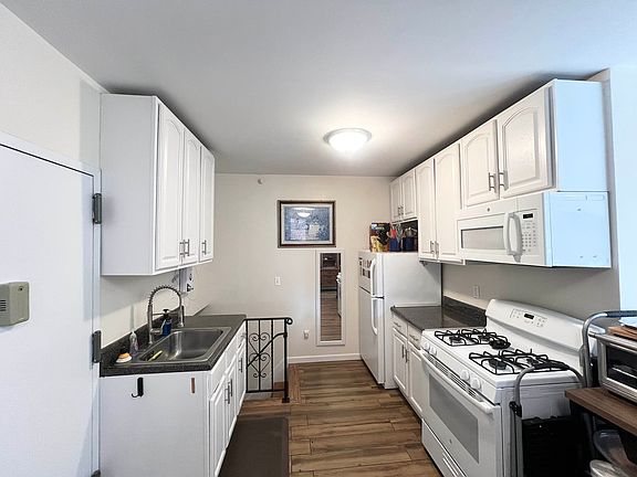 5th image of 2373 37th St APT 1R