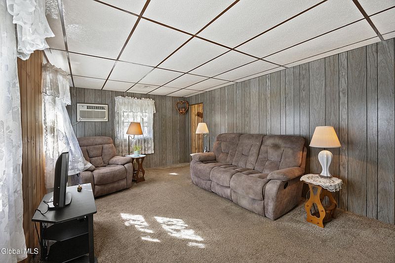 4th image of 13 Hawley Avenue