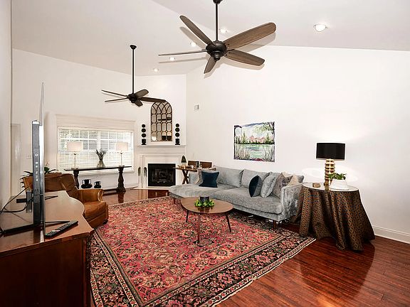 2nd image of 414 Parkwood Pl