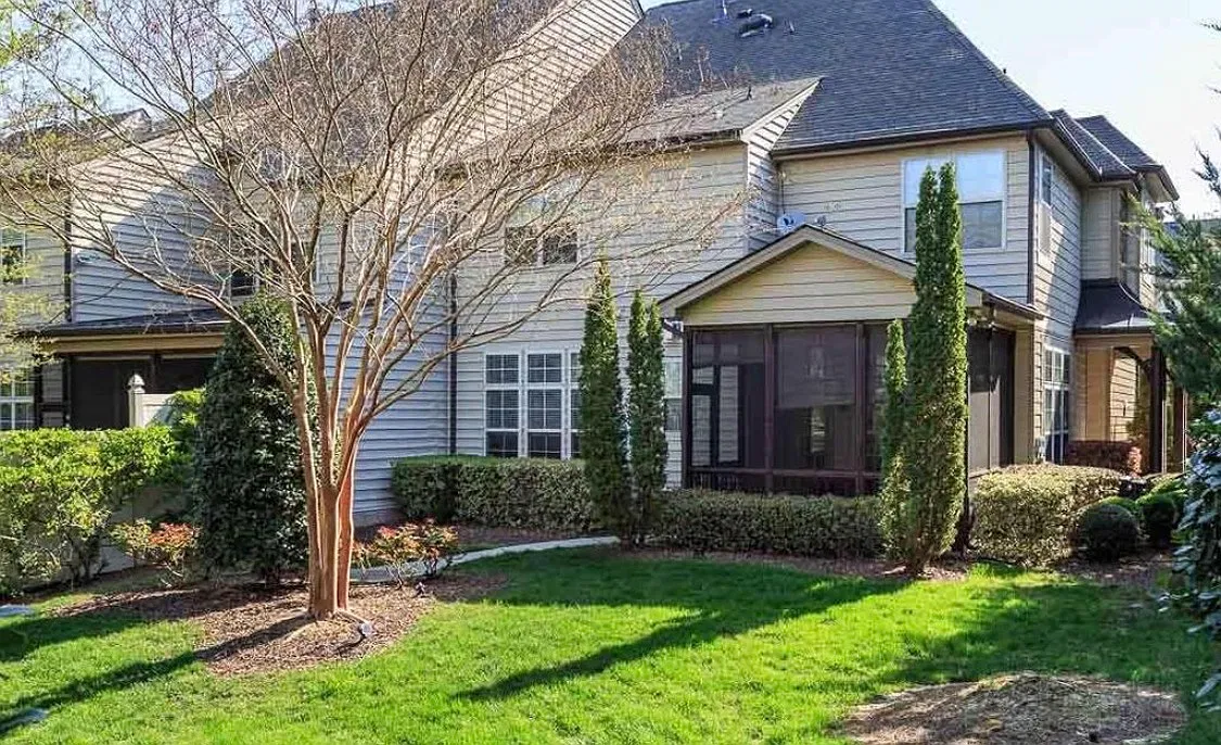 4 bed, 3.5 bath, 2611 sqft, $2,850 — Photo 2