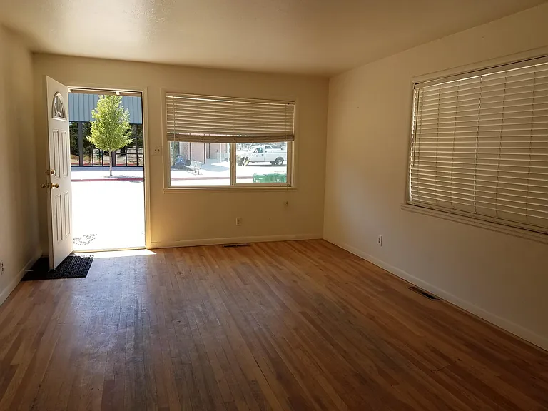 1150 Evans Ave — Photo 2