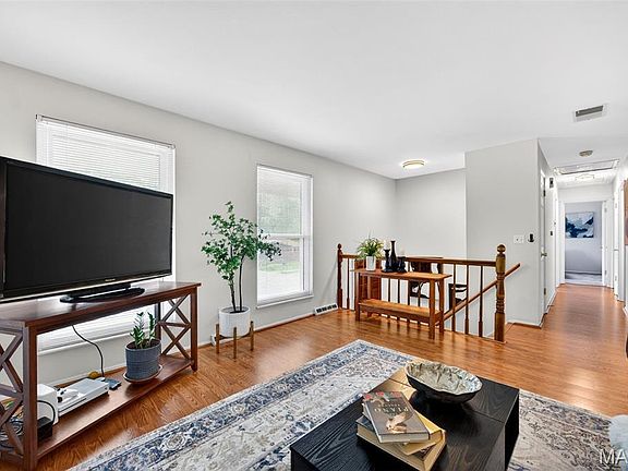 4th image of 2904 Headland Dr