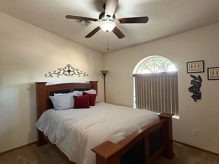 81 Acoma Blvd S — Photo 18