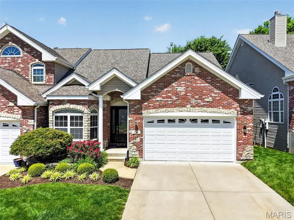 216 Woodland Place Ct, Saint Charles, MO 63303