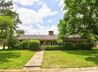 707 Melody Ln, Gainesville, TX 76240