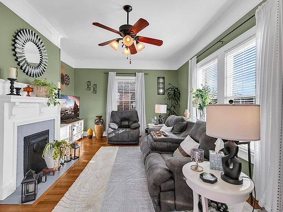 3rd image of 105 Draper St