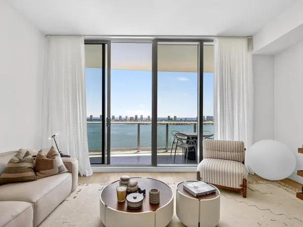 220 Lake Shore Dr, West Palm Beach, FL