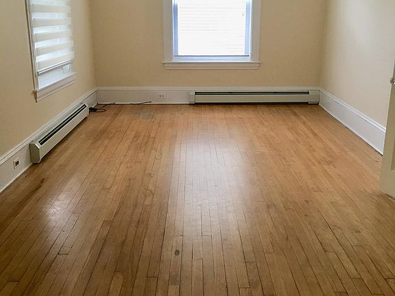 Living from common foyer entry