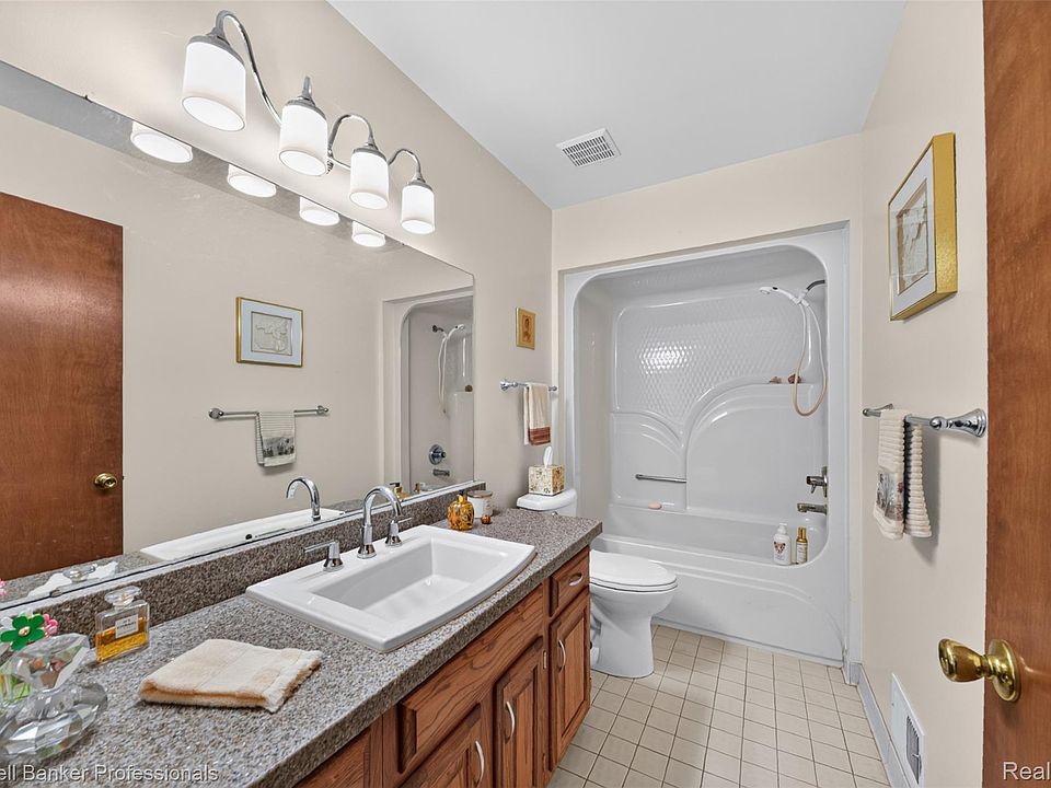 8421 Solca Dr, photo 24