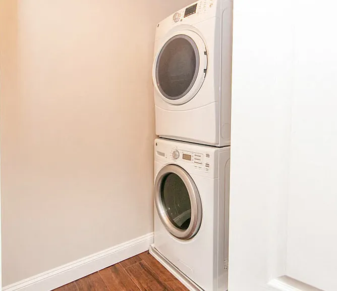 Stevenson Lane Apartments — Photo 10