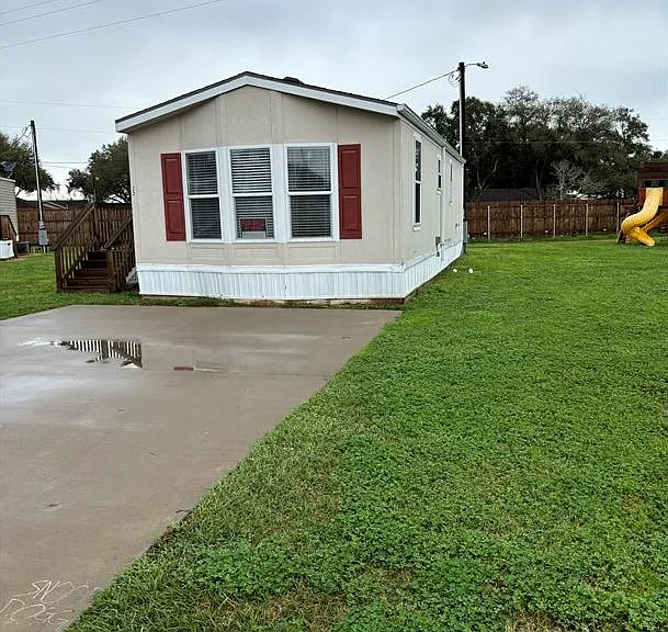 72 Wanda Ln — Photo 2