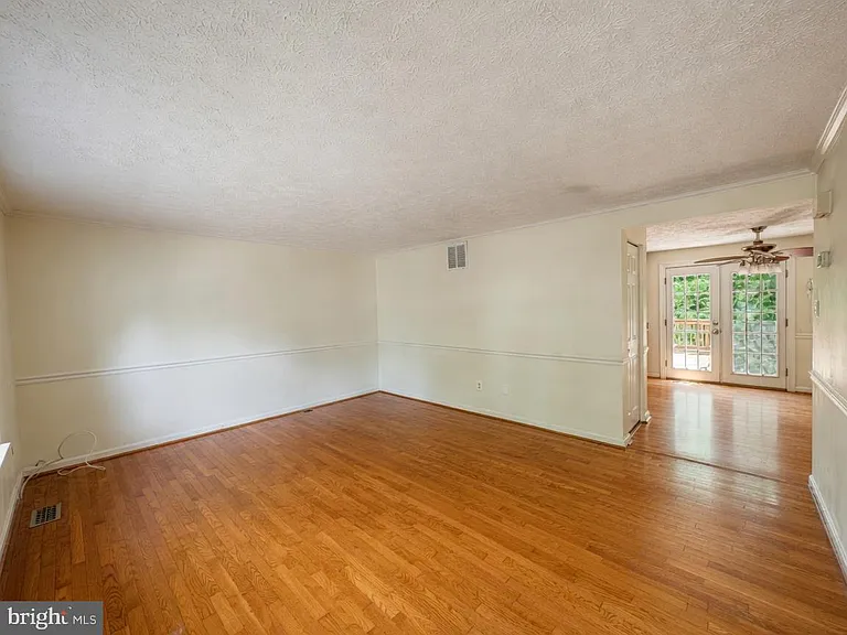 8112 Parkdale Ct — Photo 4