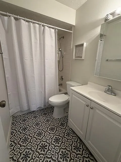 3 bed, 2.5 bath, 1240 sqft, $1,616 — Photo 3