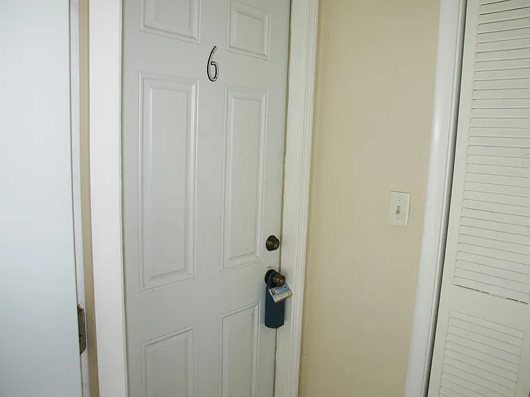 2031 SE 5th St #6 — Photo 14