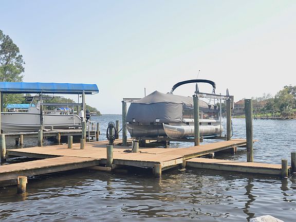 Remote control boat lift