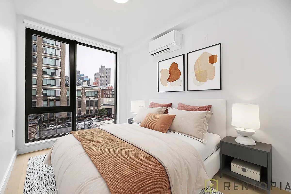 555 West 45th Street — Photo 4
