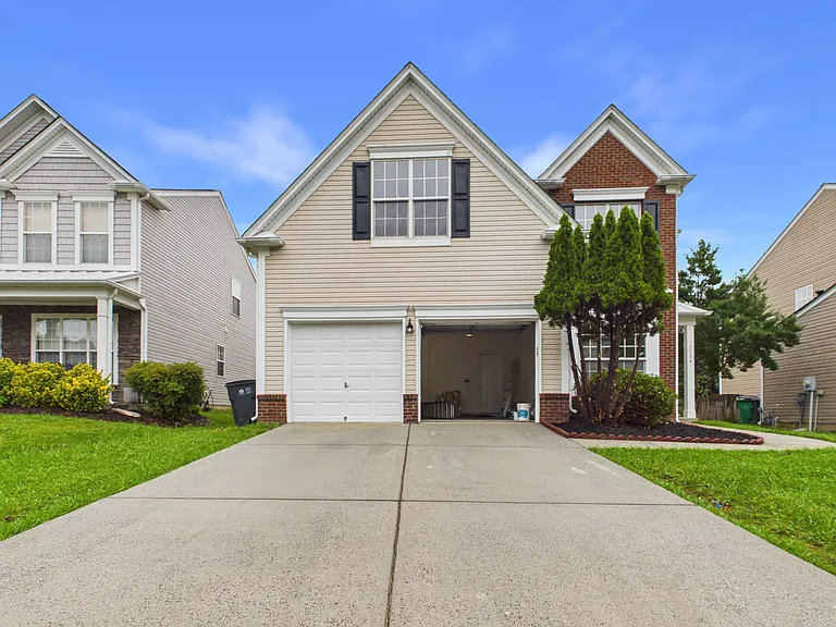 2204 Arbor Vista Dr — Photo 1