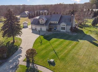 617 Riverview Ct, Gladwin, MI 48624