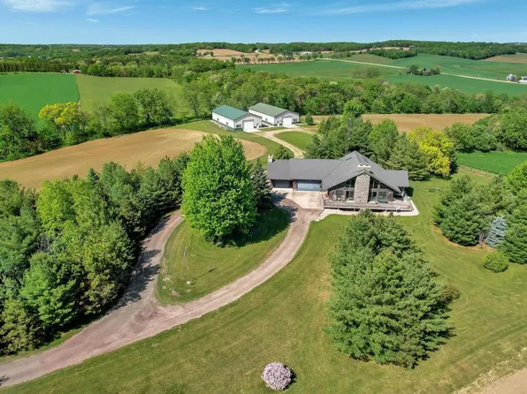N7860 Kelly Road, Brooklyn, WI 53521