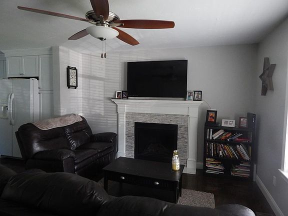 4th image of 36 Pleasant St #B