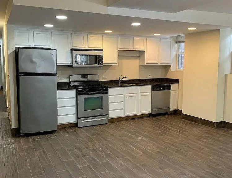 2513 N Southport Ave #GF — Photo 1