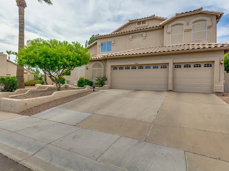 1894 W Aspen Ave — Photo 1