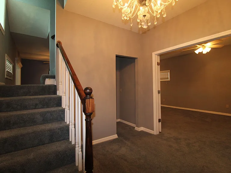 3215 Charlotte St — Photo 8