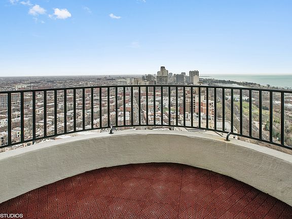 2nd image of 2020 N Lincoln Park W APT 32E