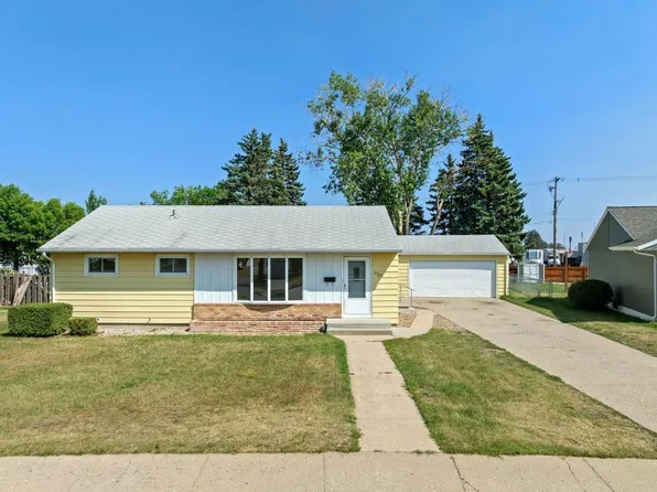1909 4th St SW, Minot, ND 58701