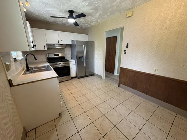 1383 Crestview Ave — Photo 4