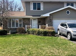 770 Kruk St, Lemont, IL 60439