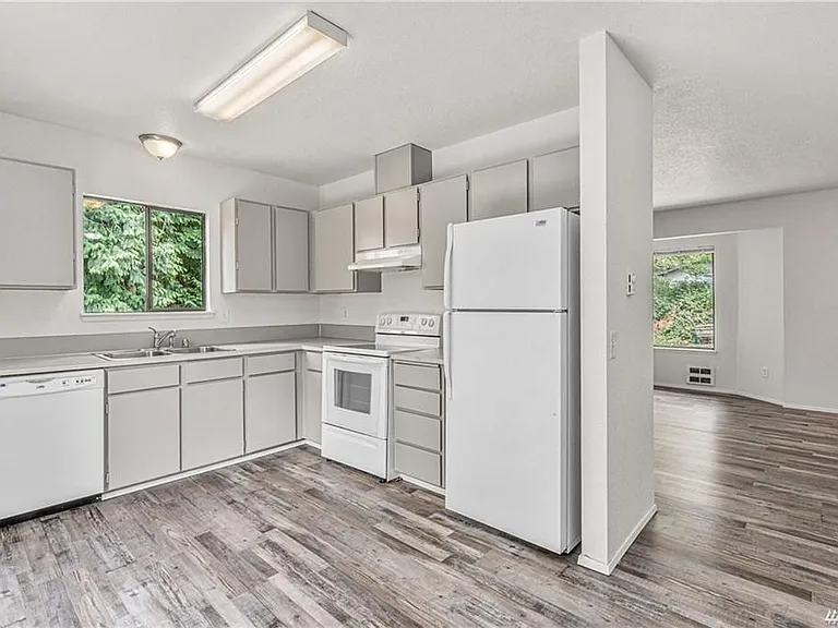 620 91st Ave SE #A — Photo 3