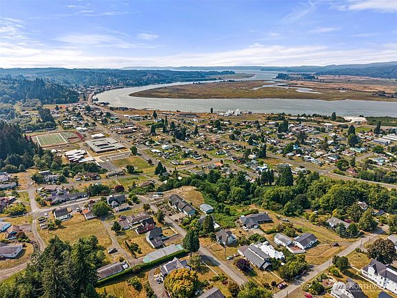 3rd image of 735 Cowlitz Street E