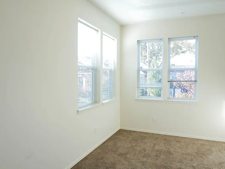 1100 & 1120 SE Sherman St — Photo 7