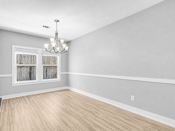 5th image of 808 Willow St