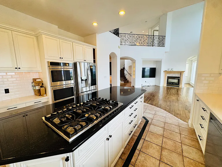 4690 Aberfeldy Rd — Photo 34