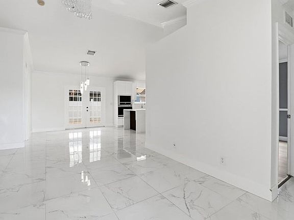 4th image of 105 Vanessa St