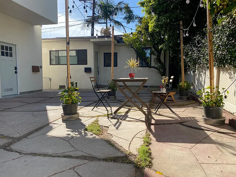 Middle yard and storage unit