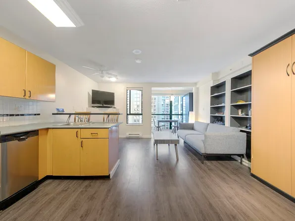939 Homer St #2010, Vancouver, BC V6B 2W6